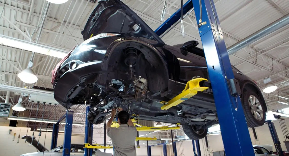 ورشة صيانة سيارات متخصصة في الرياض