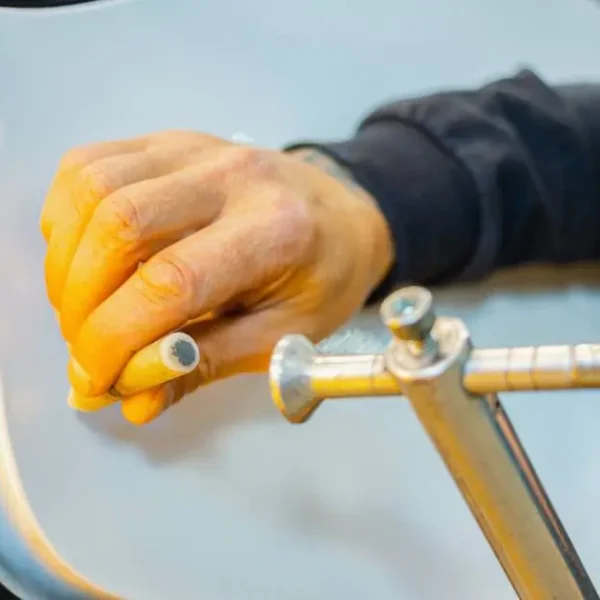 اختيار أفضل ورشة سمكرة للسيارات اليابانية والكورية في الرياض بحثًا عن فهم لطبيعة هذه السيارات، لا مجرد خبرة عامة في السمكرة